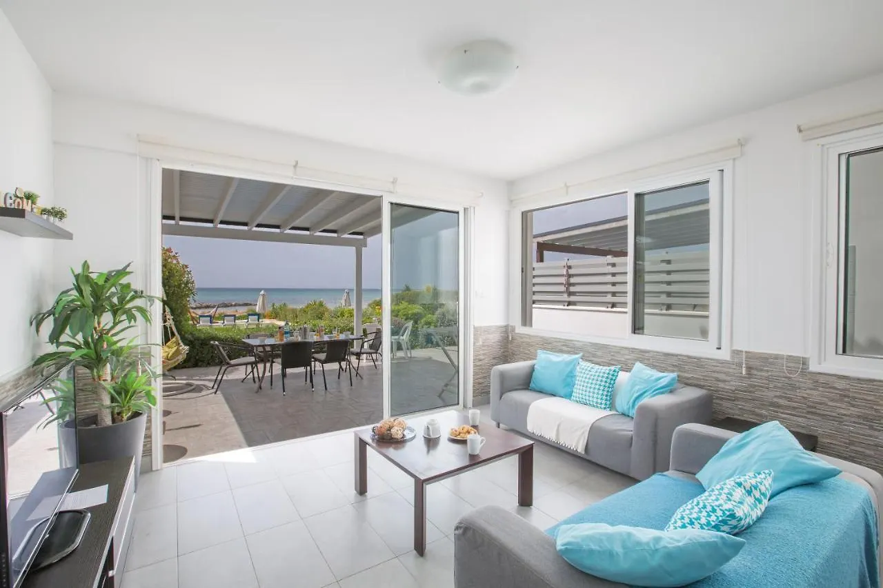 Villa Suri, Luxury Seafront Villa Ayia Napa