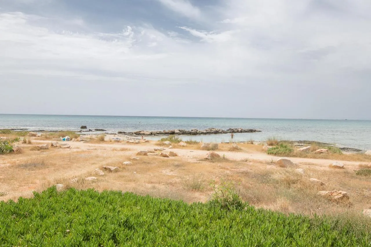 Villa Suri, Luxury Seafront Villa location