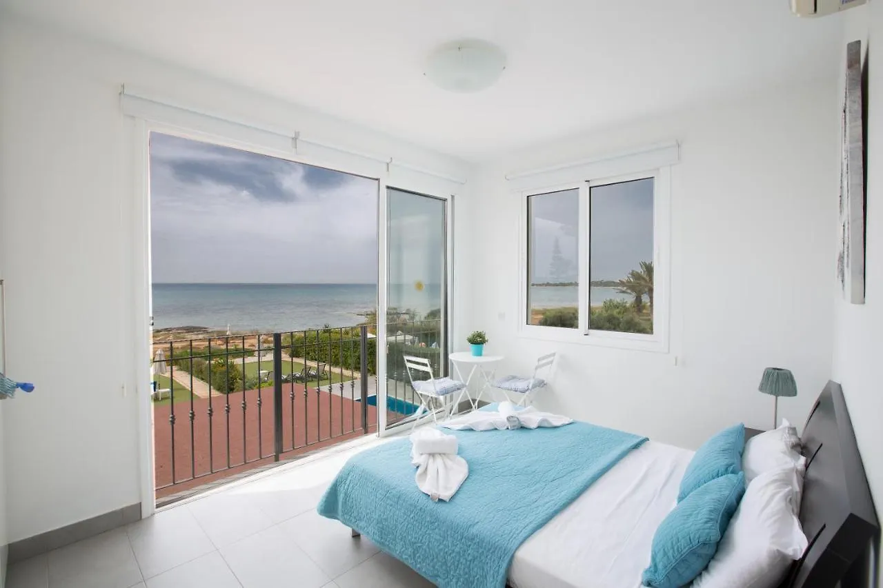 Villa Suri, Luxury Seafront Villa Ayia Napa Cipro